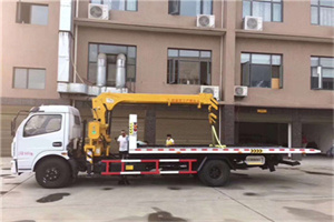 维西附近汽车轮胎更换